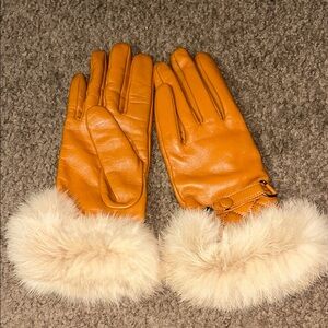 Chic Tan Leather Gloves with Plush Fur Cuff